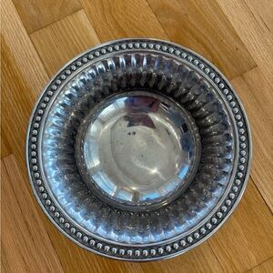 Wilton Armetale - Flutes & Pearls 9" Round Serving Bowl